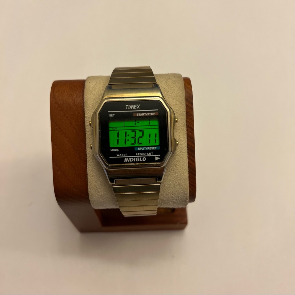 Timex  Digital Goldtone Expansion Watch Alarm‎ Indiglo Chrono New Battery 6.5”